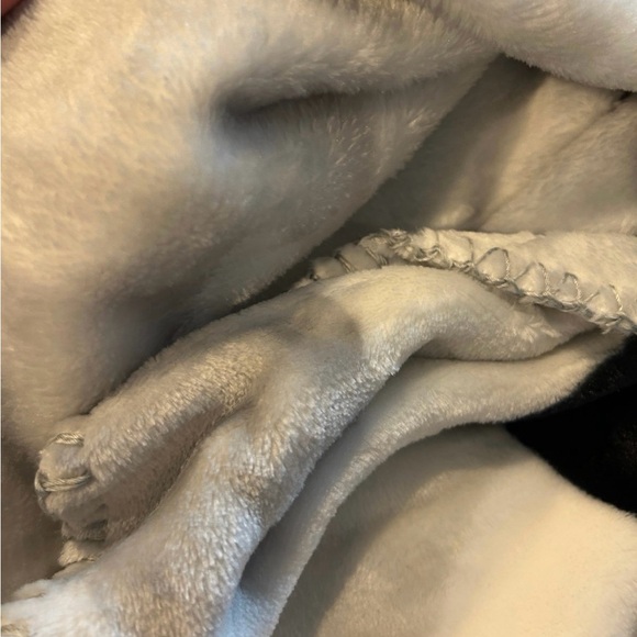 NEW Victoria's Secret PINK Camo Cozy Multi Gray Throw Blanket 50 x 60 - Picture 5 of 9